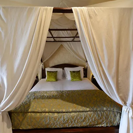 Chateau Du Boisniard 3* Chambretaud